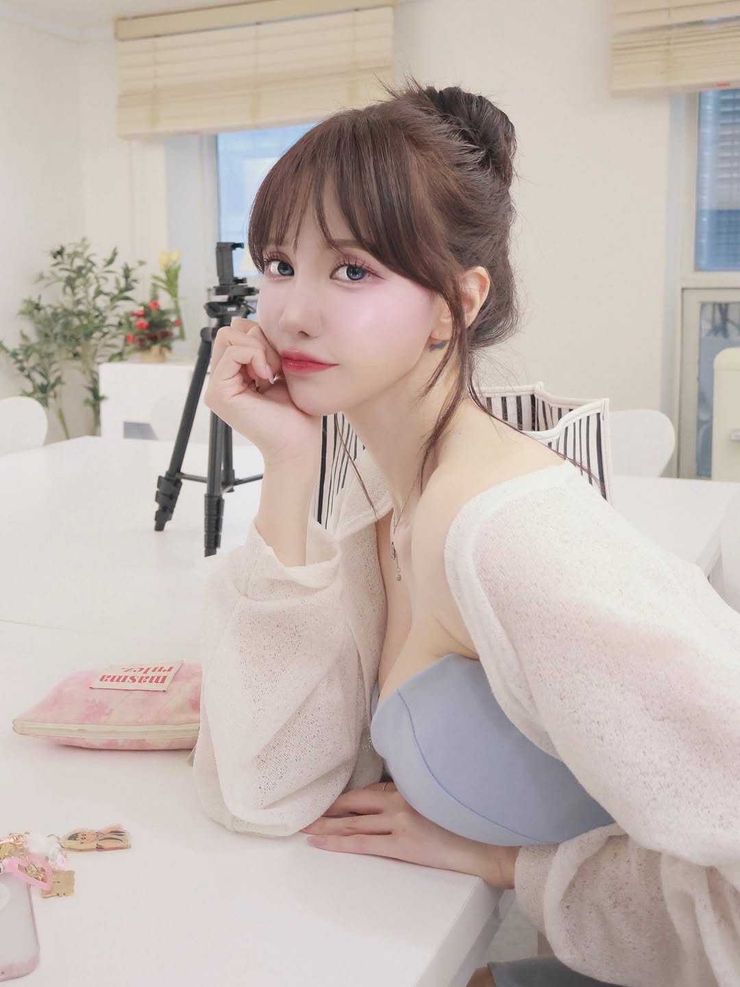 Photo by 겨우디 kyul on August 26, 2025. May be an image of 1 person, braids, dress, top and text.