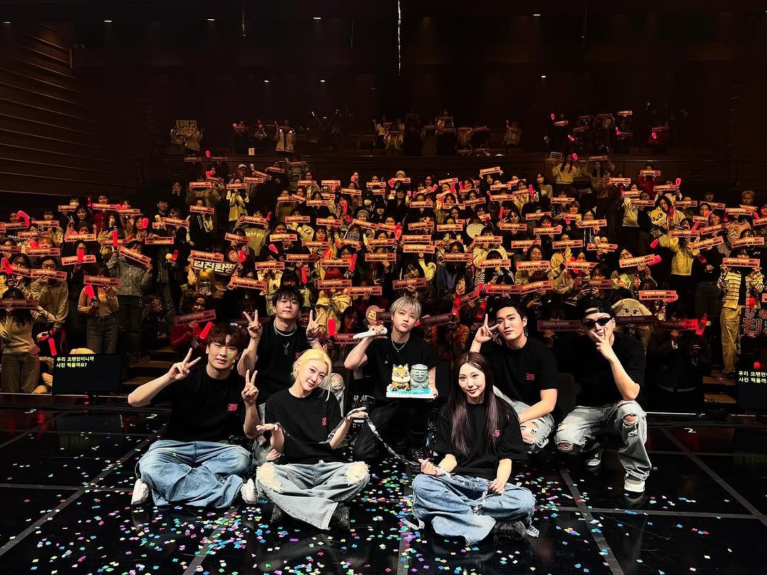 Photo by iKON(아이콘) GET READY, SHOWTIME! on February 07, 2026. May be an image of one or more people, bangs, concert and text.