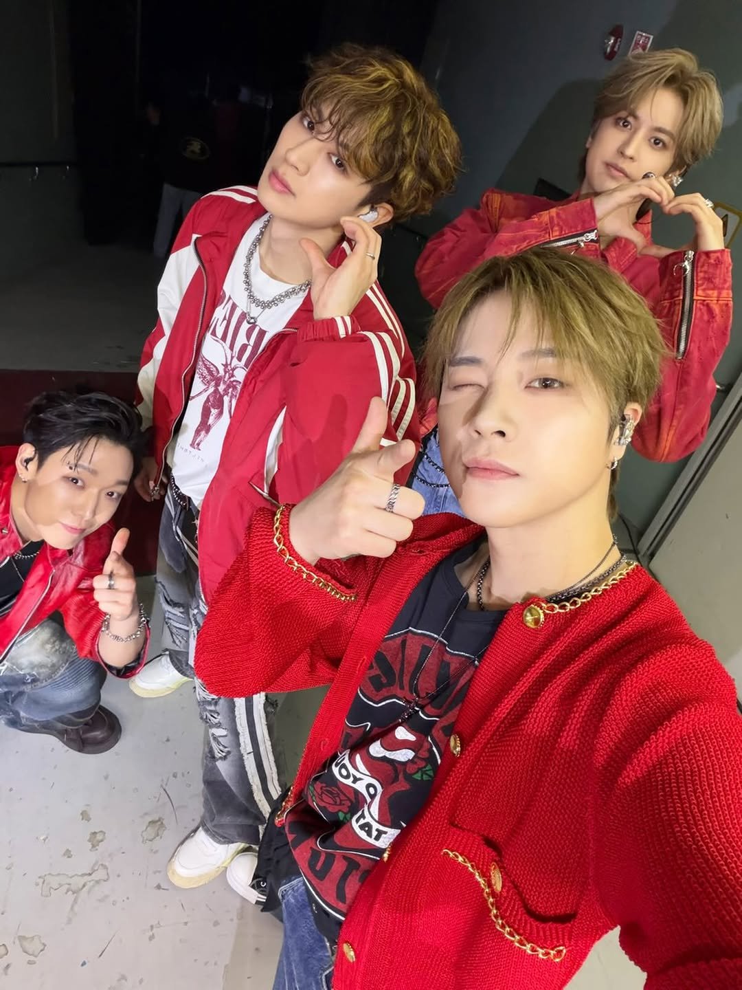 withikonic 게시물 이미지: TODAY’S iKON 📻

260516 iKON FOUREVER TOUR in...