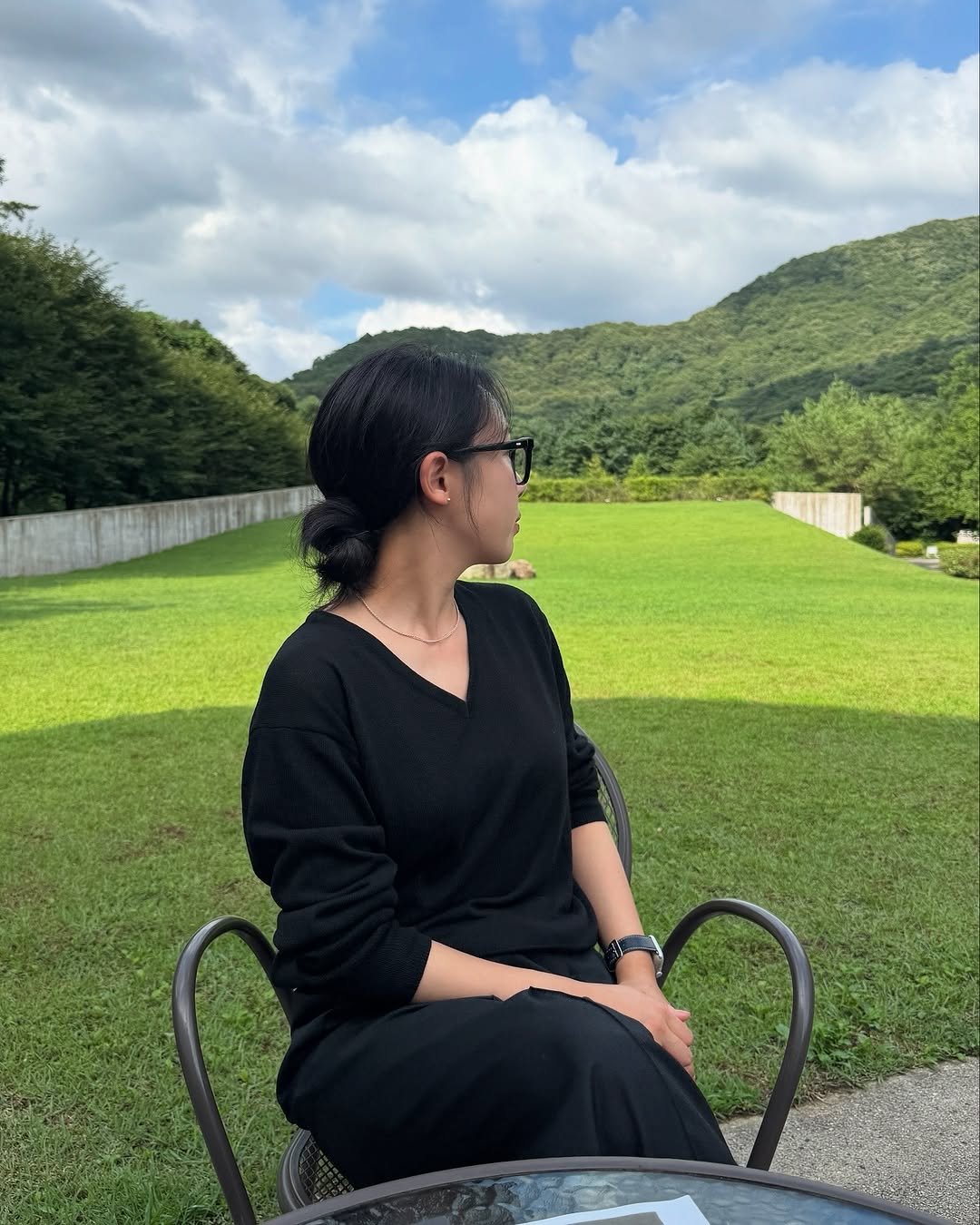 Photo shared by 위드주영 의정부메이크업 메이크업아티스트 on July 20, 2025 tagging @seame.kr. May be an image of 1 person, grass, cloud, picnic and text.