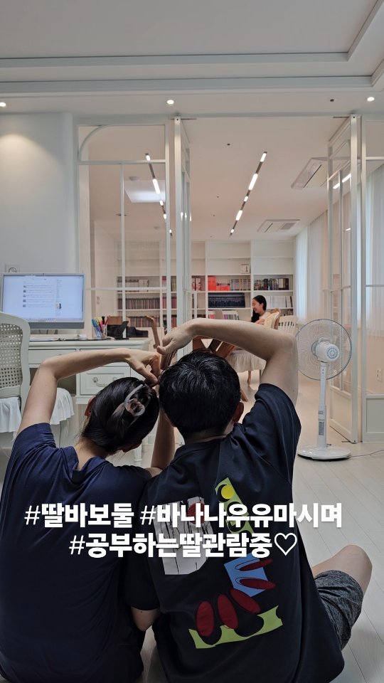 withmom_hyelim 게시물 이미지: #소중한일상 #딸바보둘
두 달간의 긴~ 긴~ 방학도 끝나가네요.
곧 제주로...