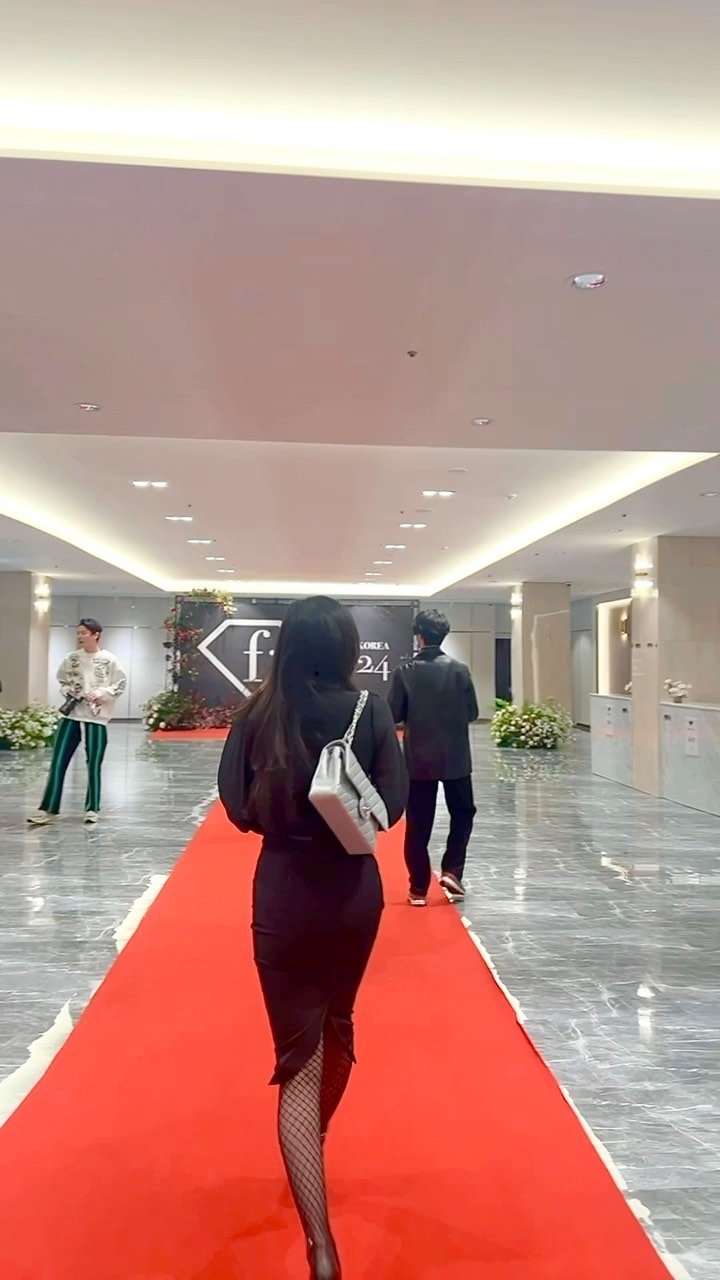 withrose_zip 게시물 이미지: 2024년 패션티비 코리아 셀러브리티 파티에 초대받아서
레드카펫 즈려밟고...