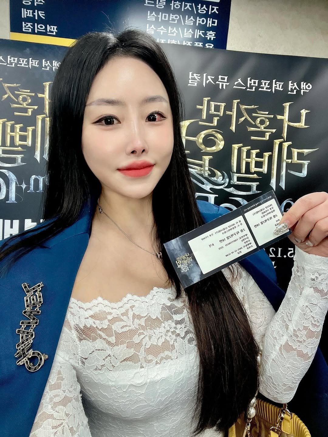 Photo by 𝙍𝙤𝙨𝙚 김서영 (김매력) on December 25, 2025. May be an image of one or more people, hair and text.