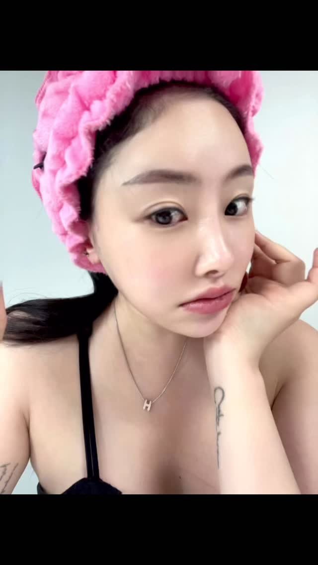 withrose_zip 게시물 이미지: 요즘 스트레스로 얼굴이 더 건조해지고 주름도 늘어기~~
속을 바꾸기 힘들면 피부라도...