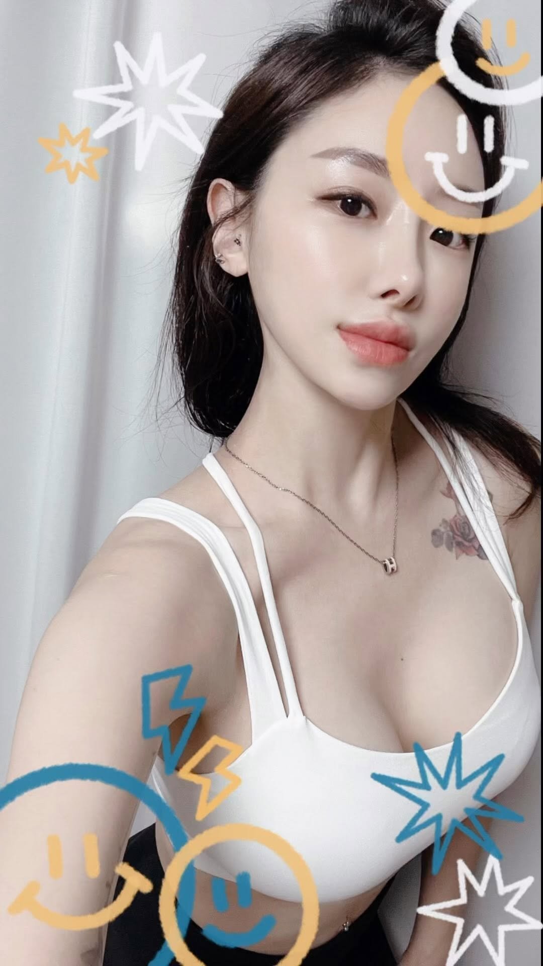 withrose_zip 게시물 이미지: 요즘 셀카도 잘 안찍는데
정리하지못한 사진들이 쌓이는건 무엇
저 살아있어요...
