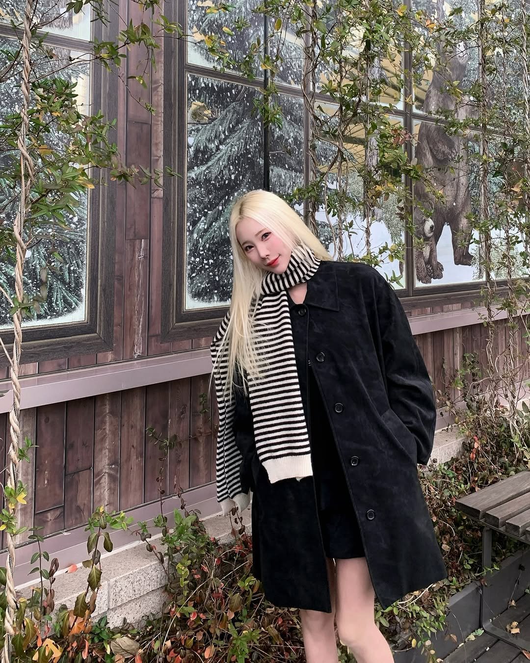 Photo shared by 예린 on November 30, 2025 tagging @renny_rennie. May be an image of one or more people, blonde hair, duffle coat, overcoat, turtleneck and text.