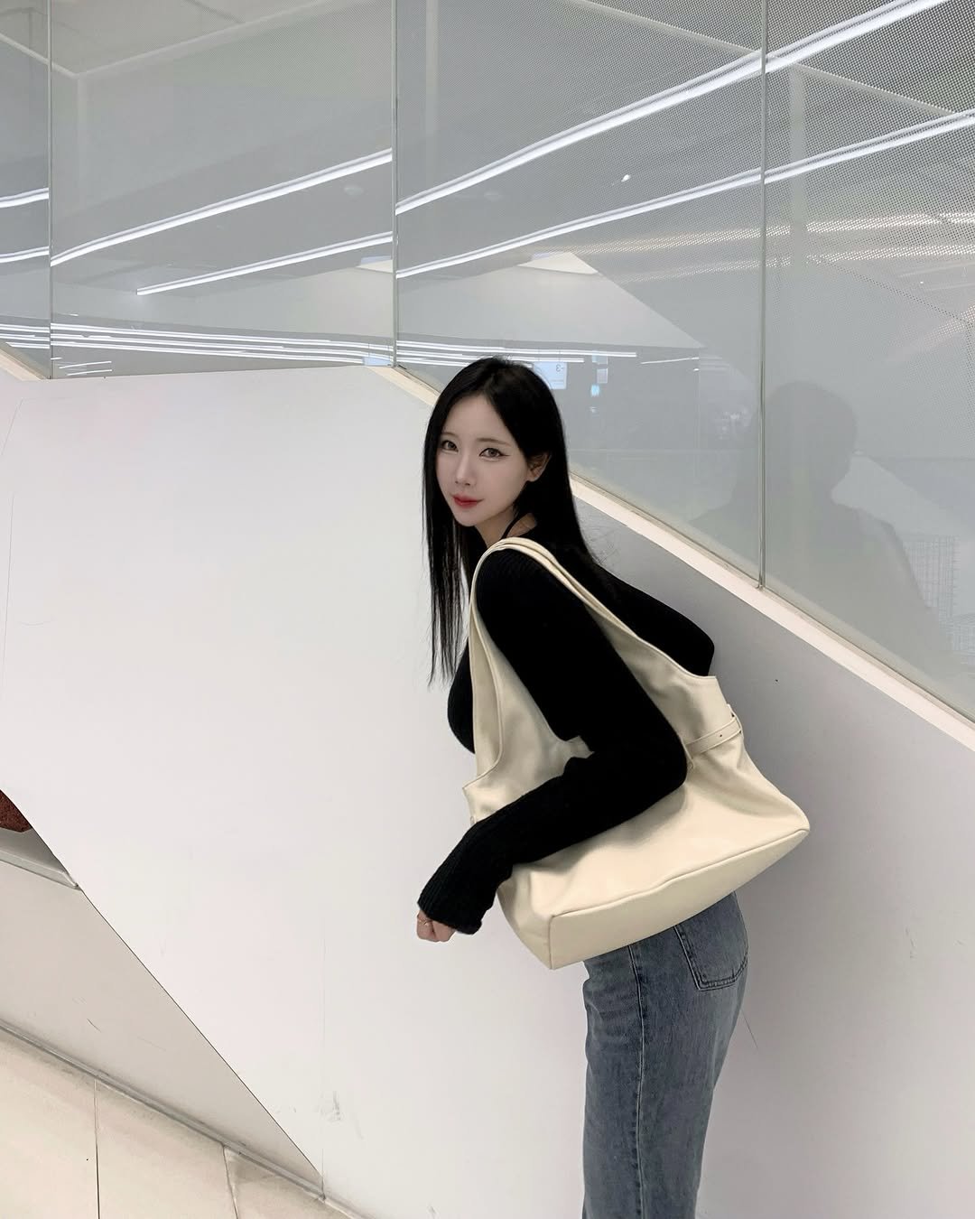 Photo shared by 예린 on January 12, 2026 tagging @alicemartha.official. May be an image of purse, sling, cornflower and text.