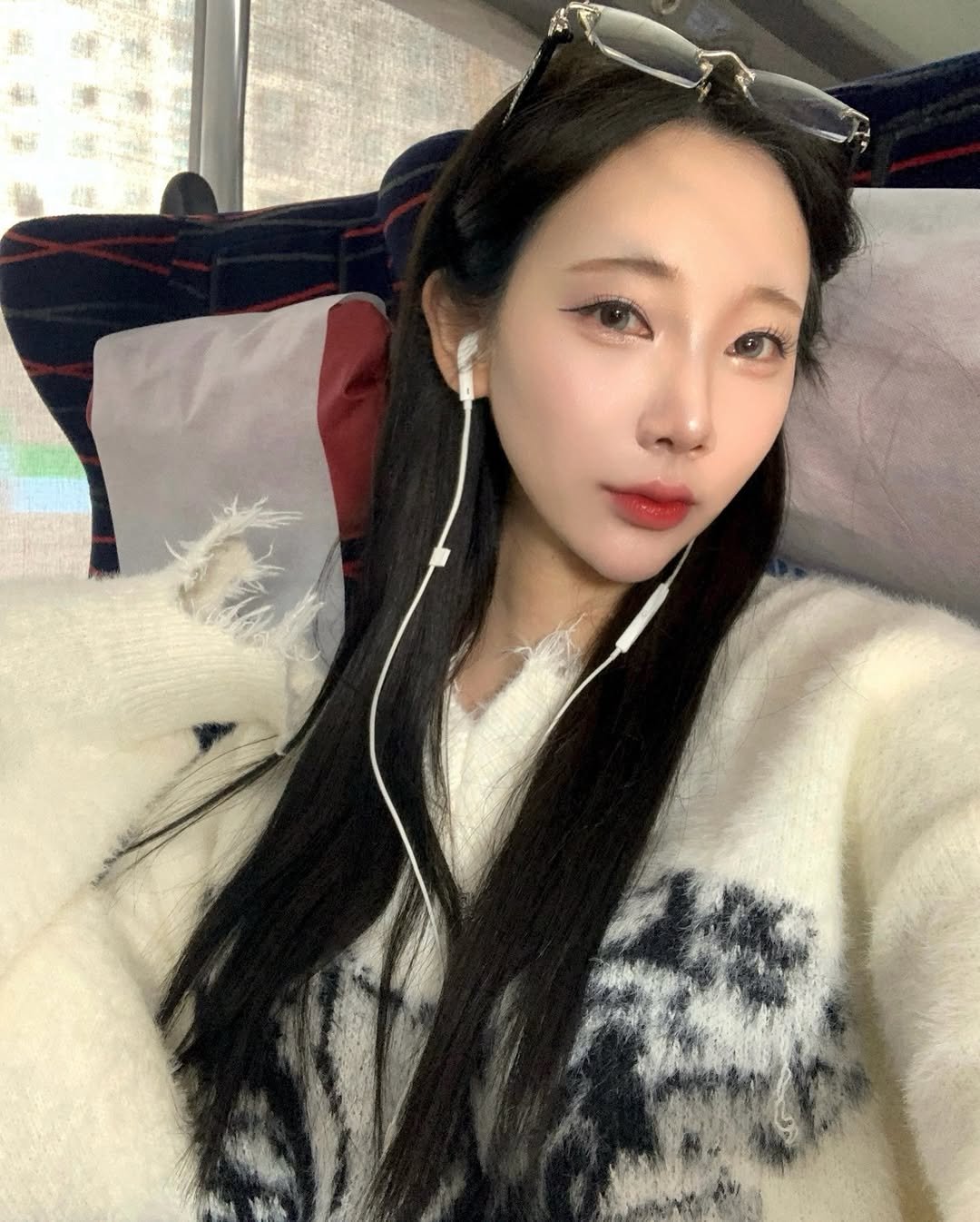 Photo shared by 예린 on January 14, 2026 tagging @animz_korea. May be a selfie of one or more people, hair, train, bus and text.