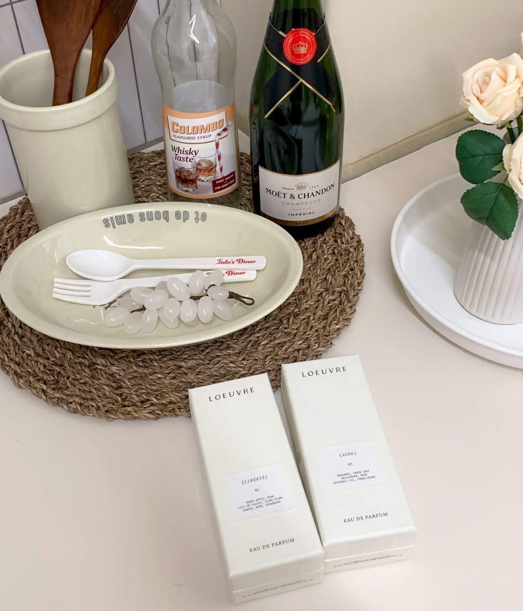 Photo shared by 예린 on November 27, 2025 tagging @maisonloeuvre. May be an image of champagne, napkin ring, kitchenware, placemat, hand cream, napkin, cornflower and text.