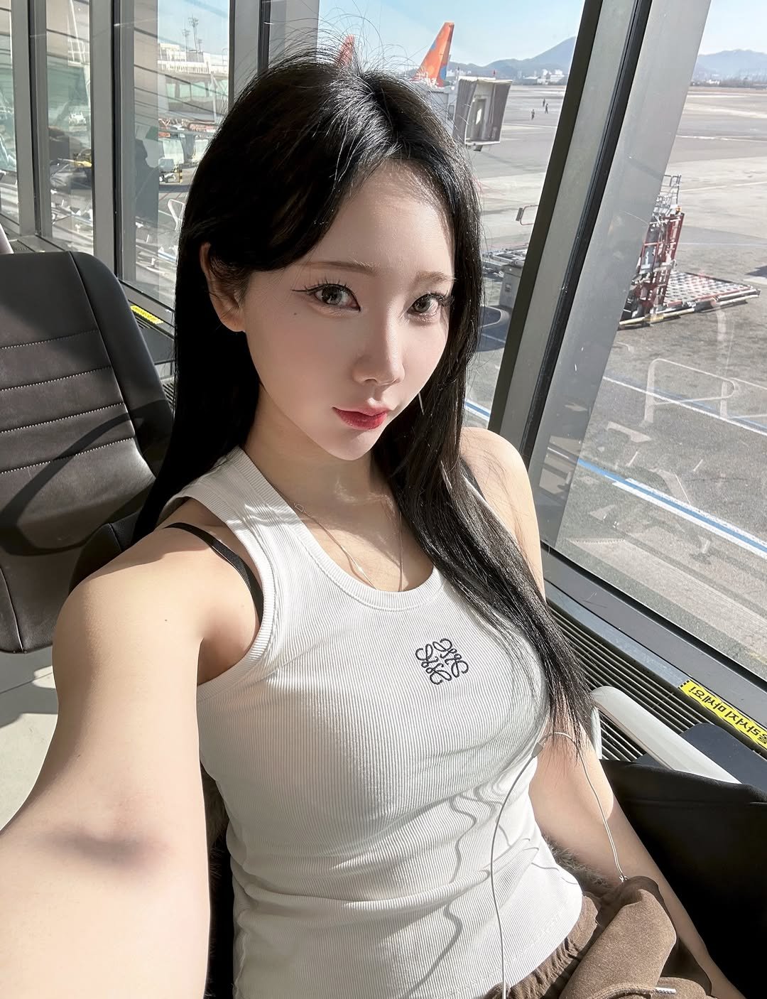 Photo by 예린 on January 10, 2026. May be an image of one or more people, hair and text.