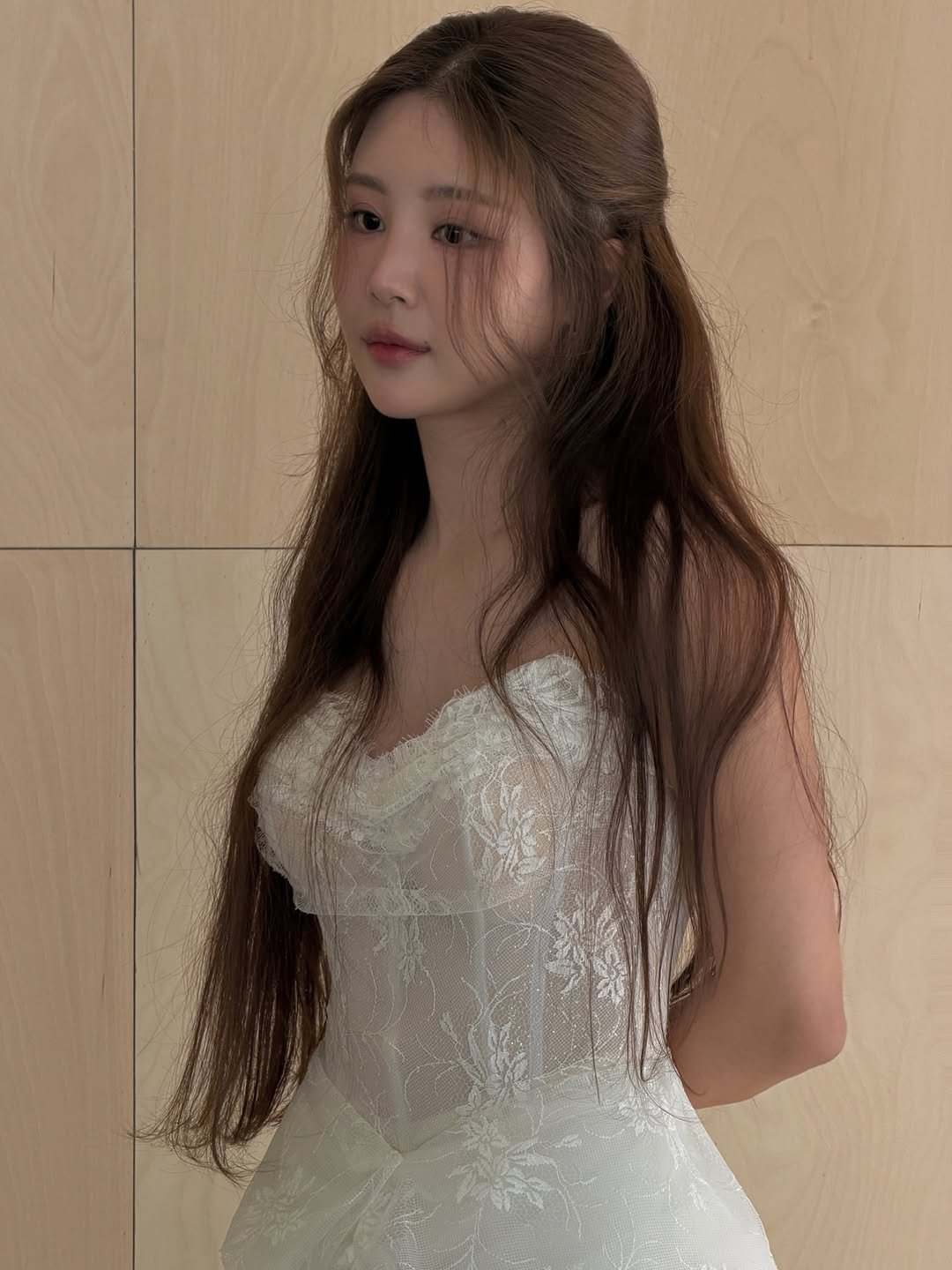 withyou_nayeon 게시물 이미지: 평소 인간슬릭번 그 자체인 아름씨라, 반묶음한 모습 너무 어색해하셨지만.. 모른척...