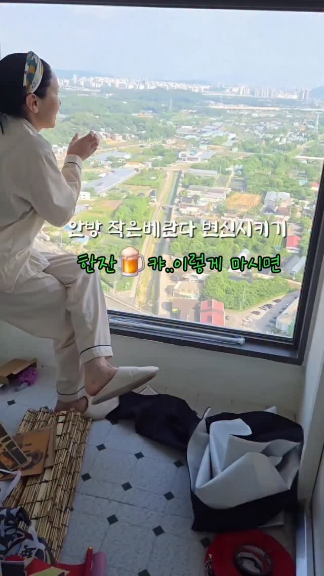wiz_home_ 게시물 이미지: 혹시 집에 이런 쪼끄만 베란다 있으세요?
저희집은 25평 확장형에
베란다는 안방에...