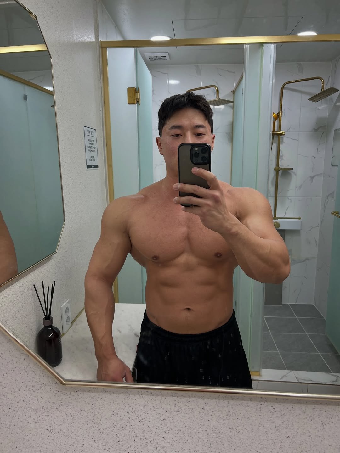 wjdfufl 게시물 이미지: push day

탈의실 생조명 뚫는 그날까지✊

🔻레슨상시모집
🏠화정...