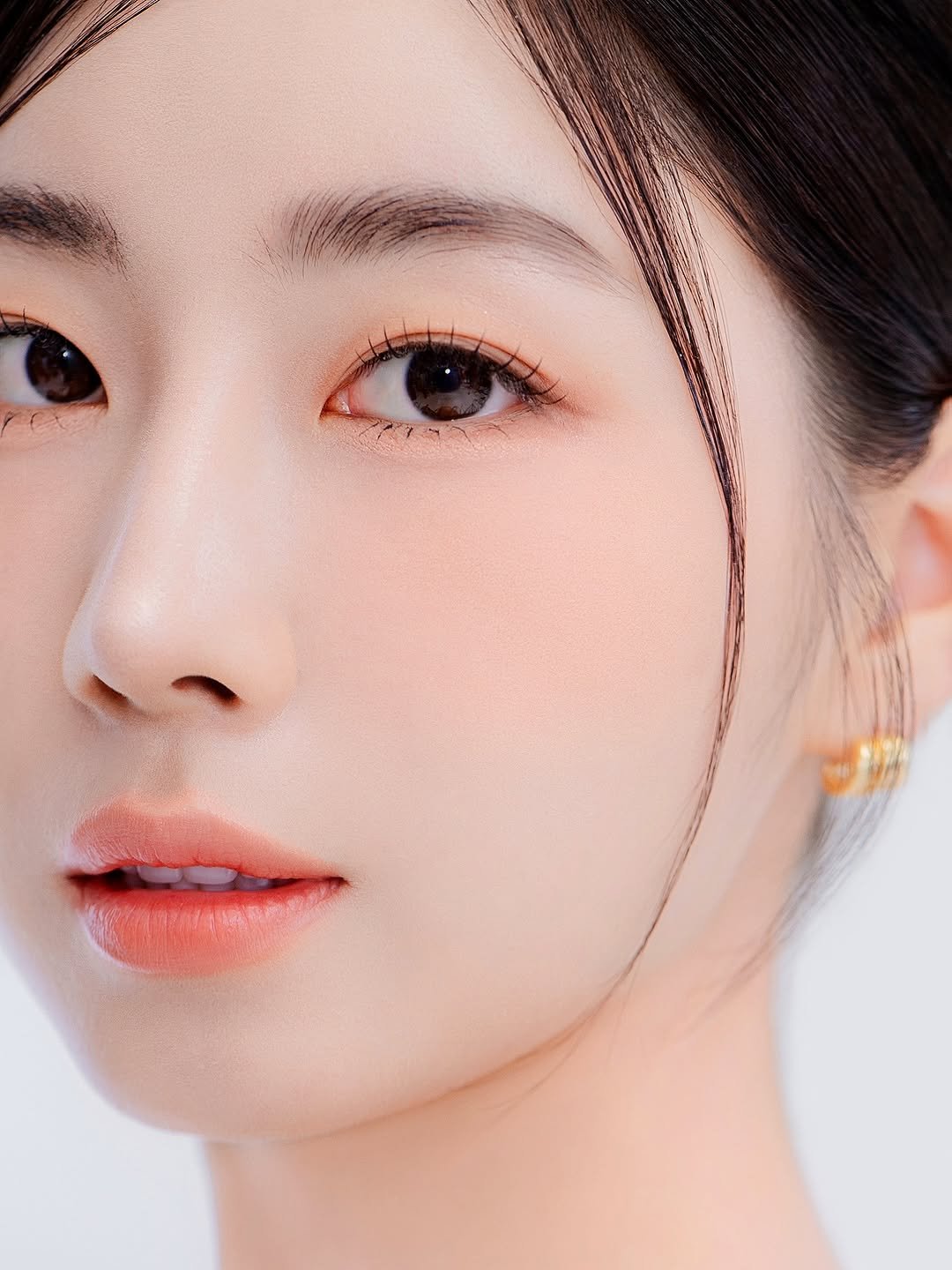 Photo by 안지현🇰🇷 ♯₁|Ji Hyun An|安芝儇 ♯₂ 🐷 on July 31, 2025. May be a closeup of 1 person, hair, makeup and text.