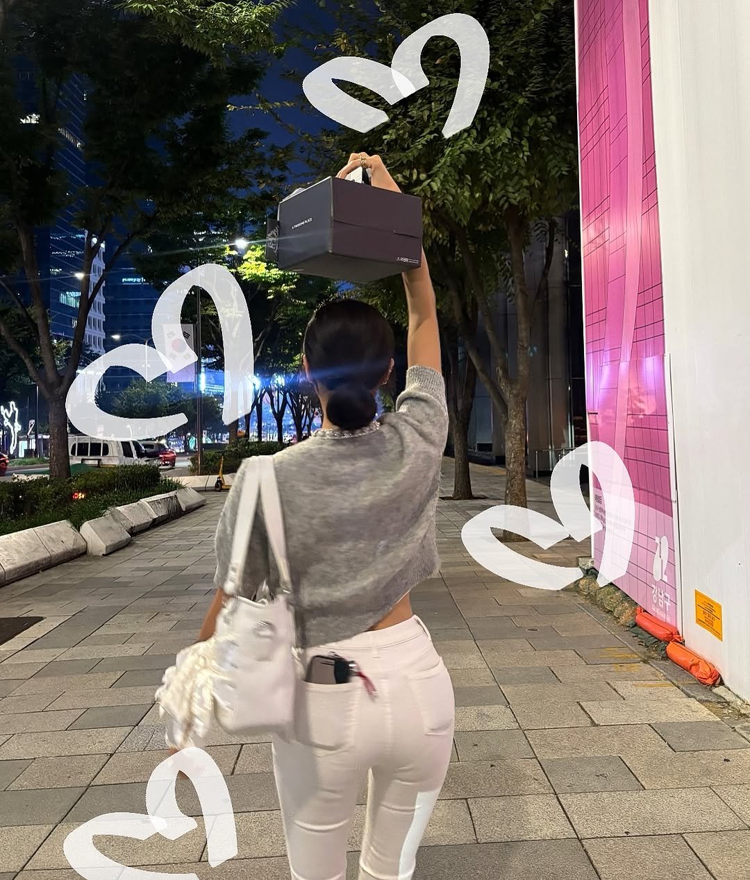 Photo by 안지현 on October 31, 2025. May be an image of heart, outdoors and text.