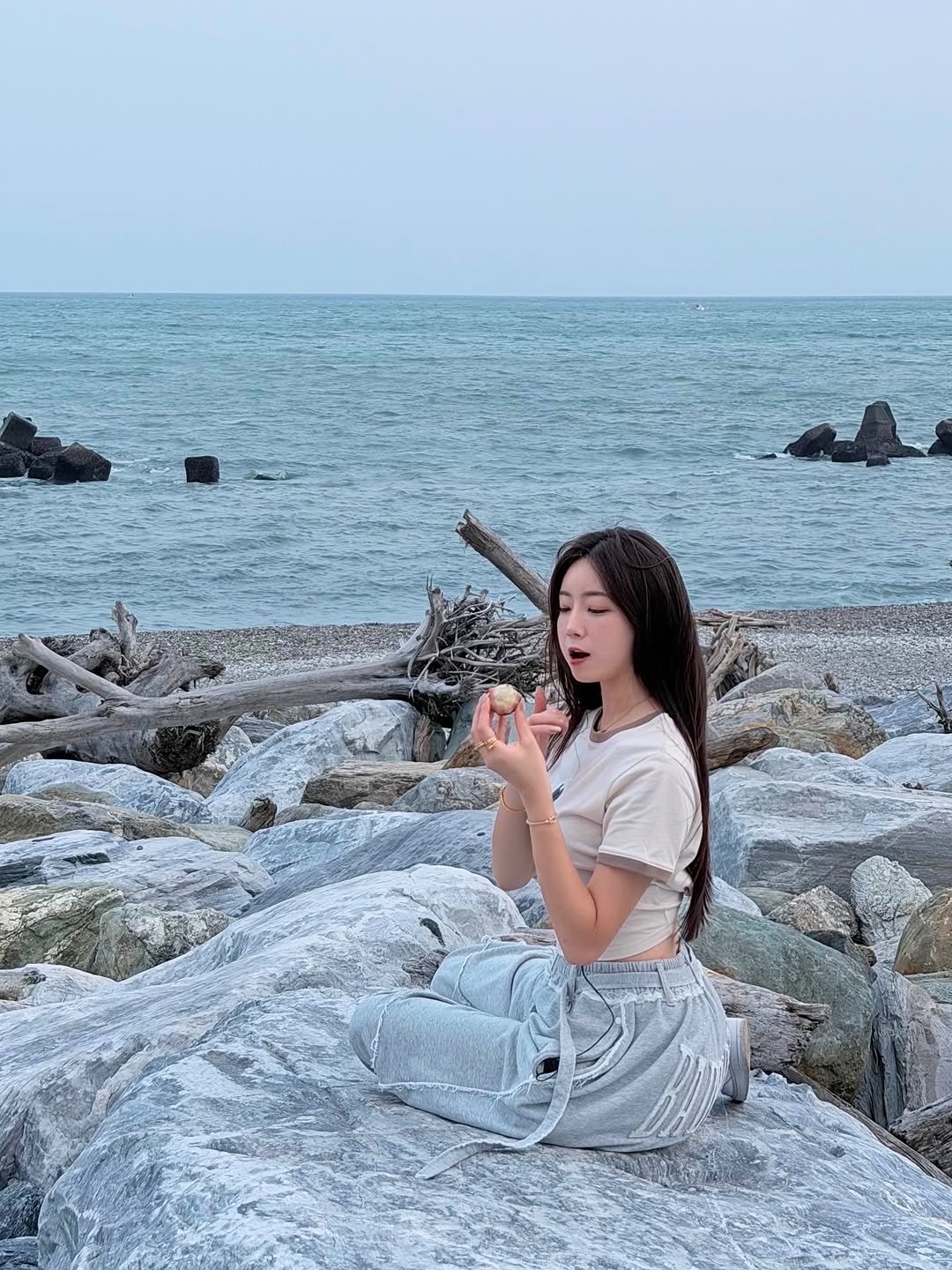 Photo by 안지현 on April 09, 2026. May be an image of beach and text.