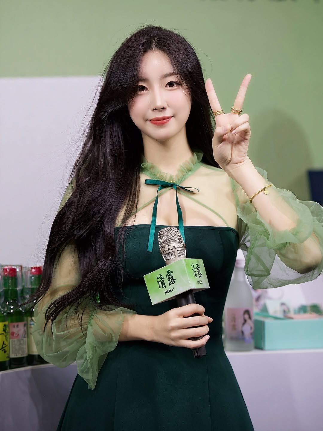 Photo shared by 안지현 on November 20, 2025 tagging @husmallwhite. May be an image of text.