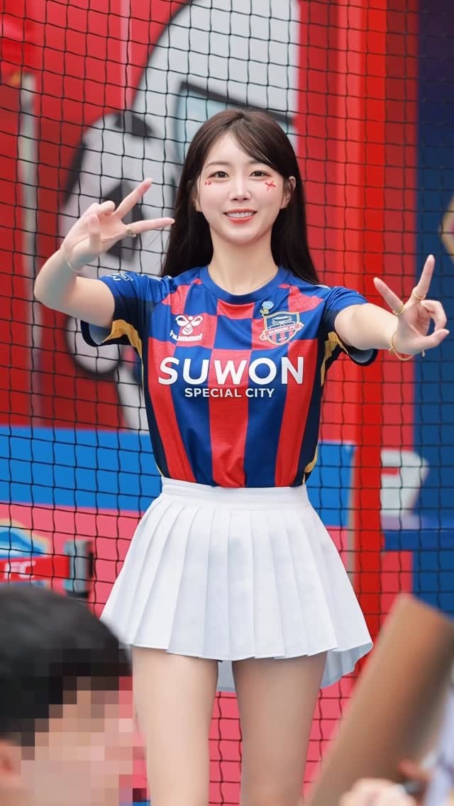 wlgus2qh 게시물 이미지: 속눈썹이 말썽이네 🤨