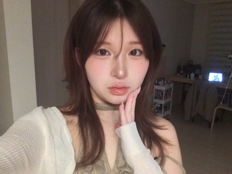 Photo by 윤와치WATCH on December 31, 2025. May be an image of one or more people, hair, top and text.