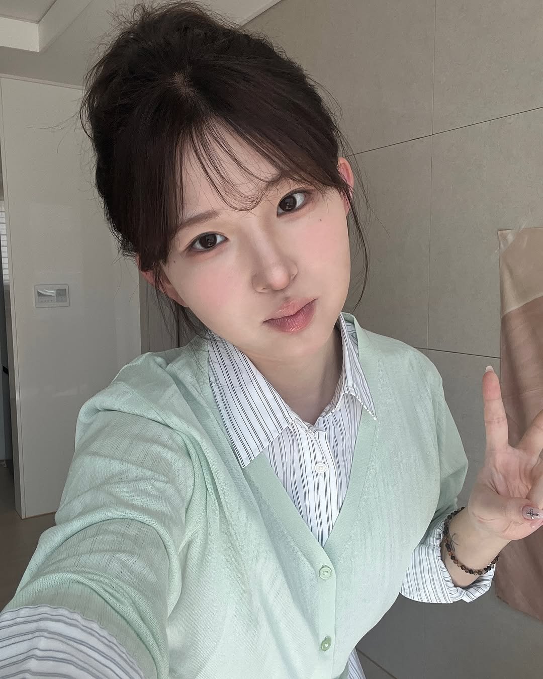 Photo shared by 윤와치WATCH on April 10, 2025 tagging @uniqlokr.