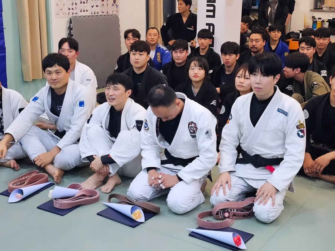Photo by 조원희(JO.WONHEE) in 구월동주짓수 아카데미 - 리라짐 with @rootsbjjkorea, @songa.yun_jeong, @bjj_zoo, @lasso.sh, and @lira_teamroots. May be an image of martial arts, belt and text.
