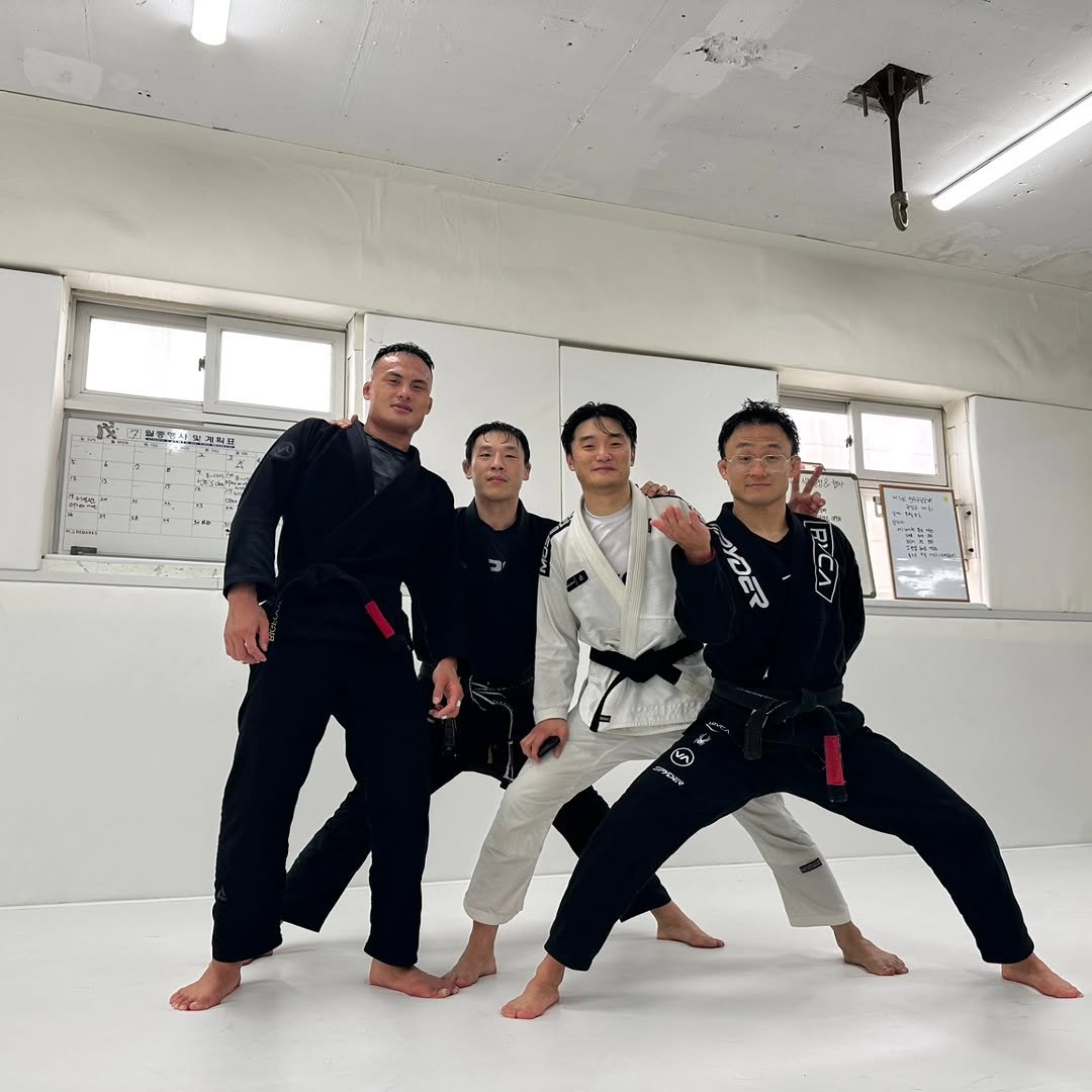 won.hee_bjj 게시물 이미지: 🐒 92년생 잔나비아조씨들

나 빼고 다 모아이 석상 🗿

#잔나비아조씨 #원숭이띠