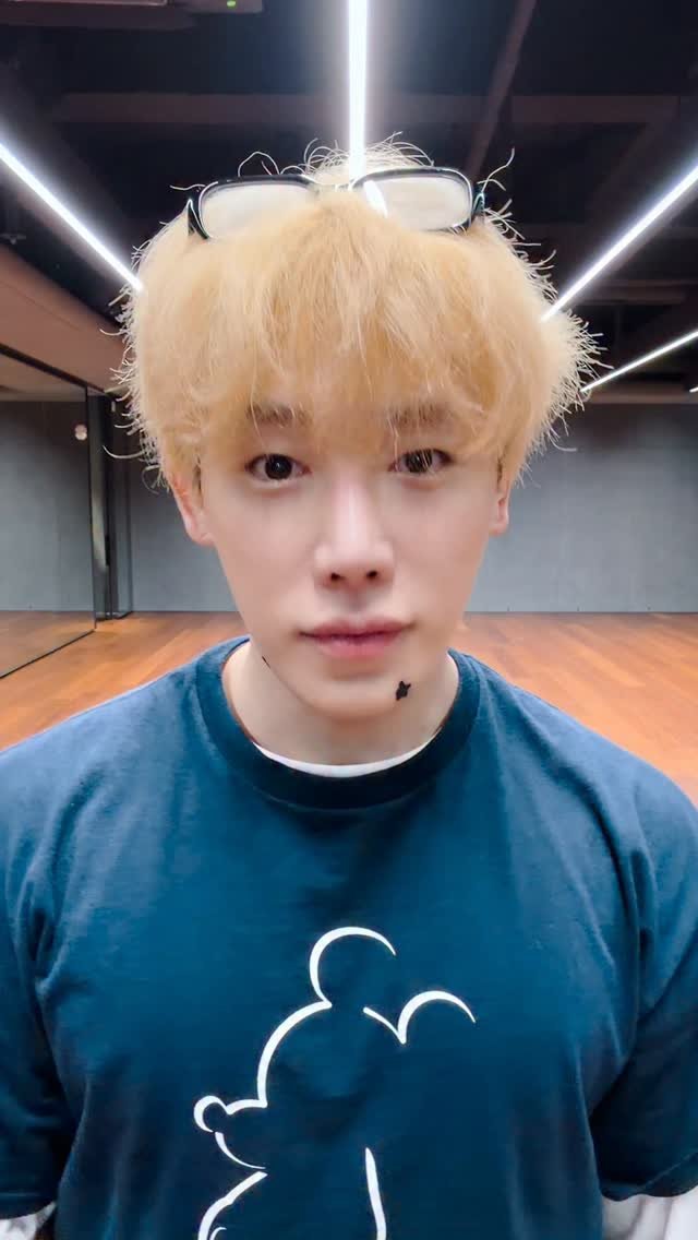 wonho_offcl 게시물 이미지: 집에 가기 싫어 어떡해(っ˘̩╭╮˘̩)っ

#WONHO #원호