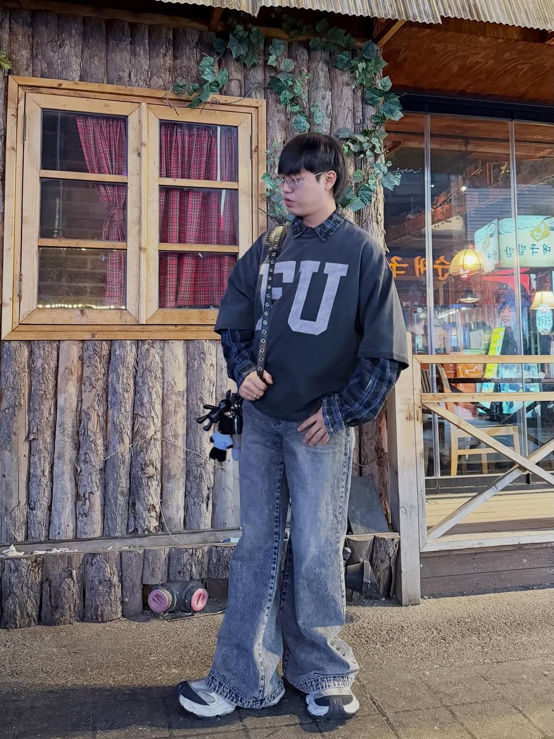 Photo shared by 김상우 on March 02, 2026 tagging @balenciaga, @fearofgod, @gentlemonster, @lookbox._, @snatched_outfit, @juun.j_official, @outfitbattles_korea, @hiphye_official, @fashionsangsa, and @howmuch_official. May be an image of duffle coat, parka and text.