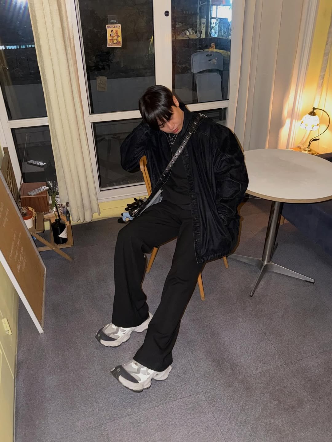 Photo shared by 김상우 on February 05, 2026 tagging @balenciaga, @bvlgari, @lookbox._, @snatched_outfit, @juun.j_official, @outfitbattles_korea, @hiphye_official, @look.log, and @howmuch_official. May be an image of overcoat, phone, wingtip shoes, duffle coat, telephone, parka, sweatpants and text.