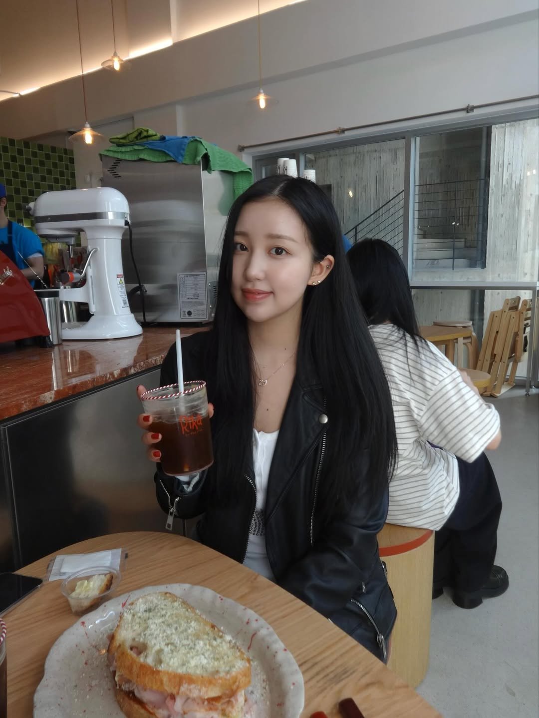 Photo by WOOAH 우아 on October 26, 2025. May be an image of crumpet, bagel and text.