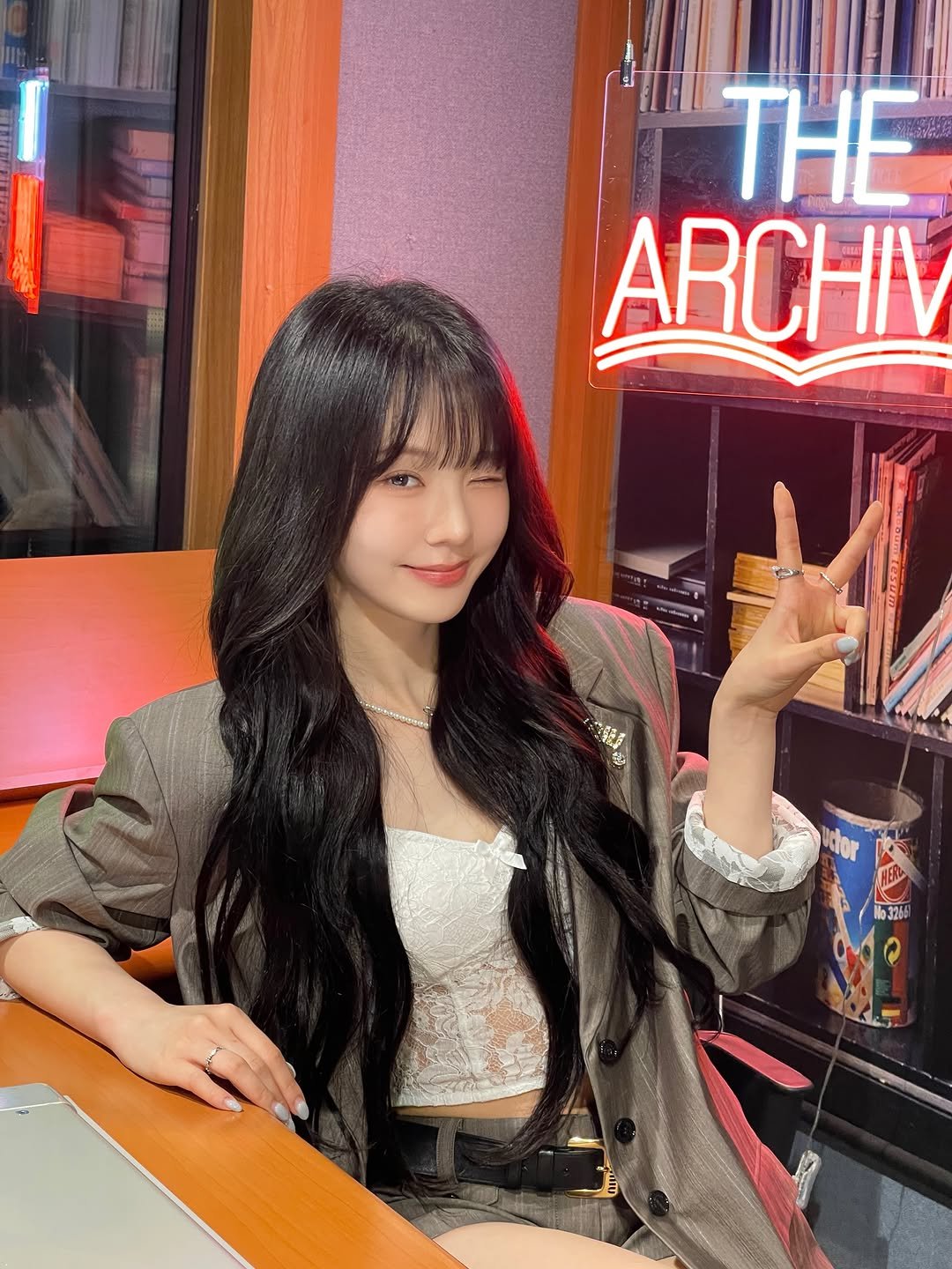 wooah_nv 게시물 이미지: 📻🌱

#WOOAH #우아 #NANA #나나 
#TheArchive
