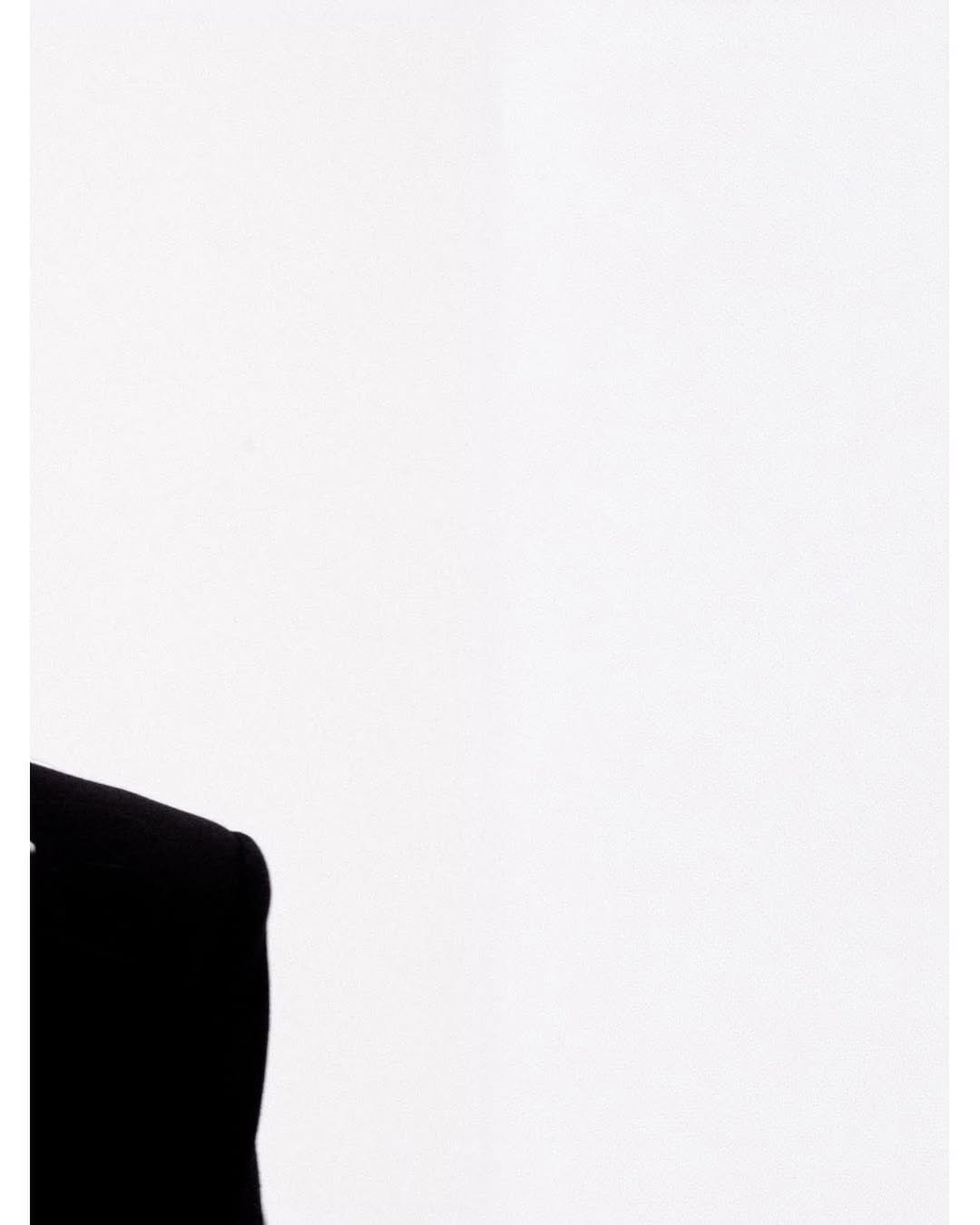 Photo by WOOAH 우아 on April 27, 2026. May be an image of poster and text.