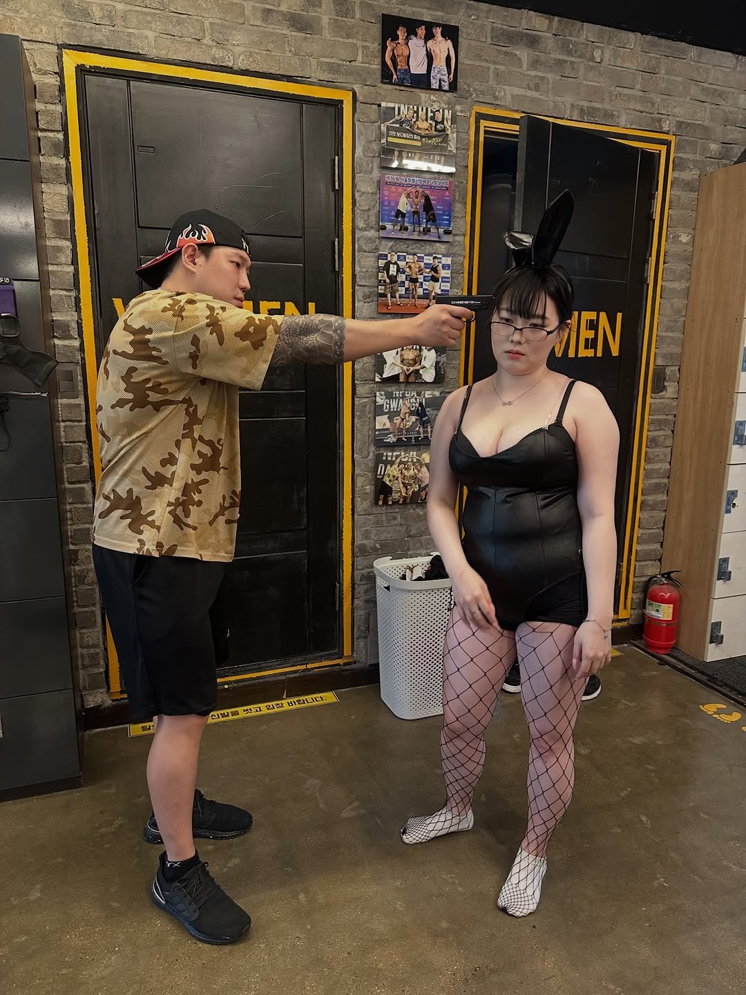 Photo shared by 우비 (김간장) on April 24, 2026 tagging @sinsorasic. May be an image of costume, headdress, fishnet stockings, bowler hat and text.