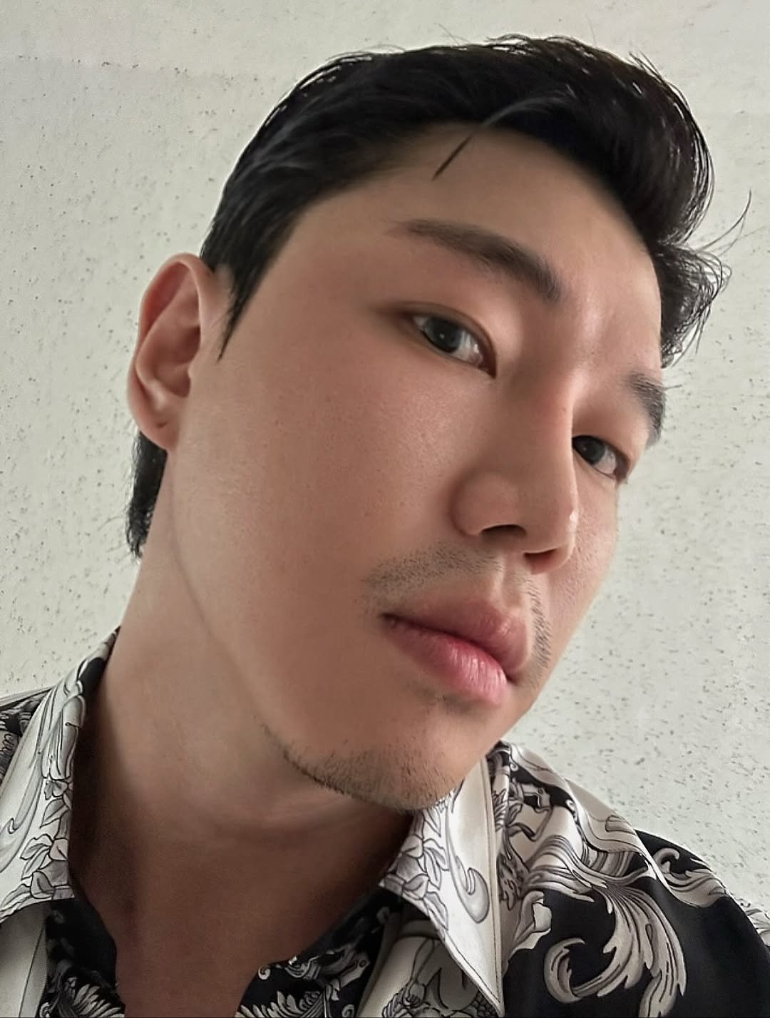 Photo by 우비 on October 18, 2025. May be a selfie of one or more people, hair and text.