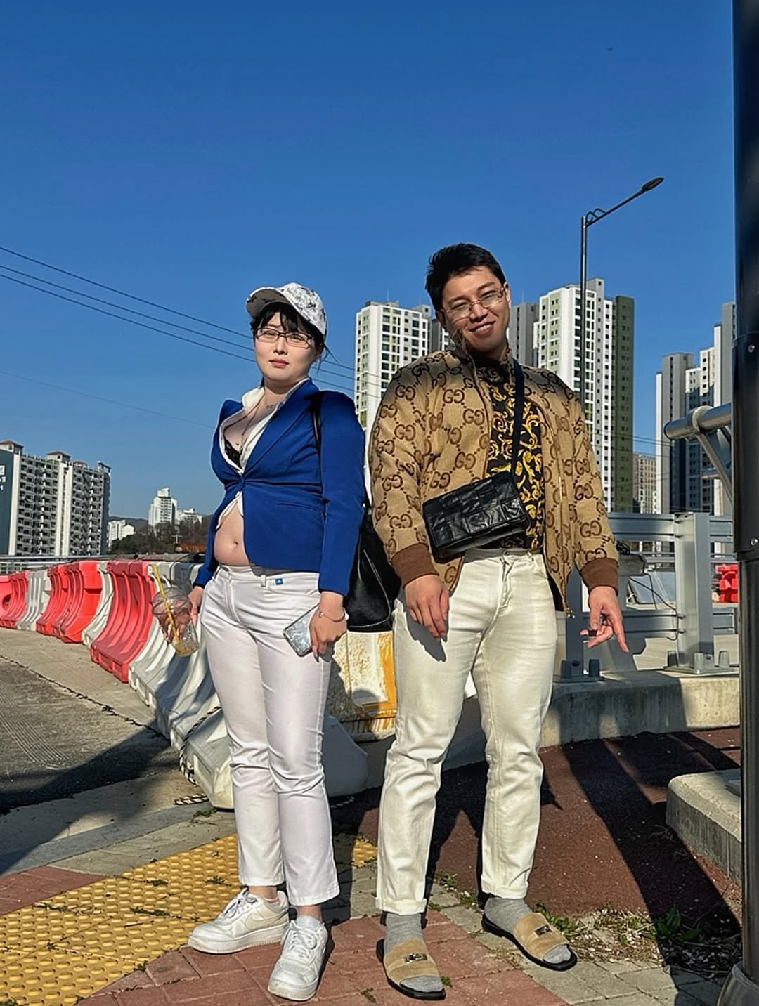 Photo shared by 우비 (김간장) on April 07, 2026 tagging @sinsorasic. May be an image of one or more people, coat, outdoors and text.