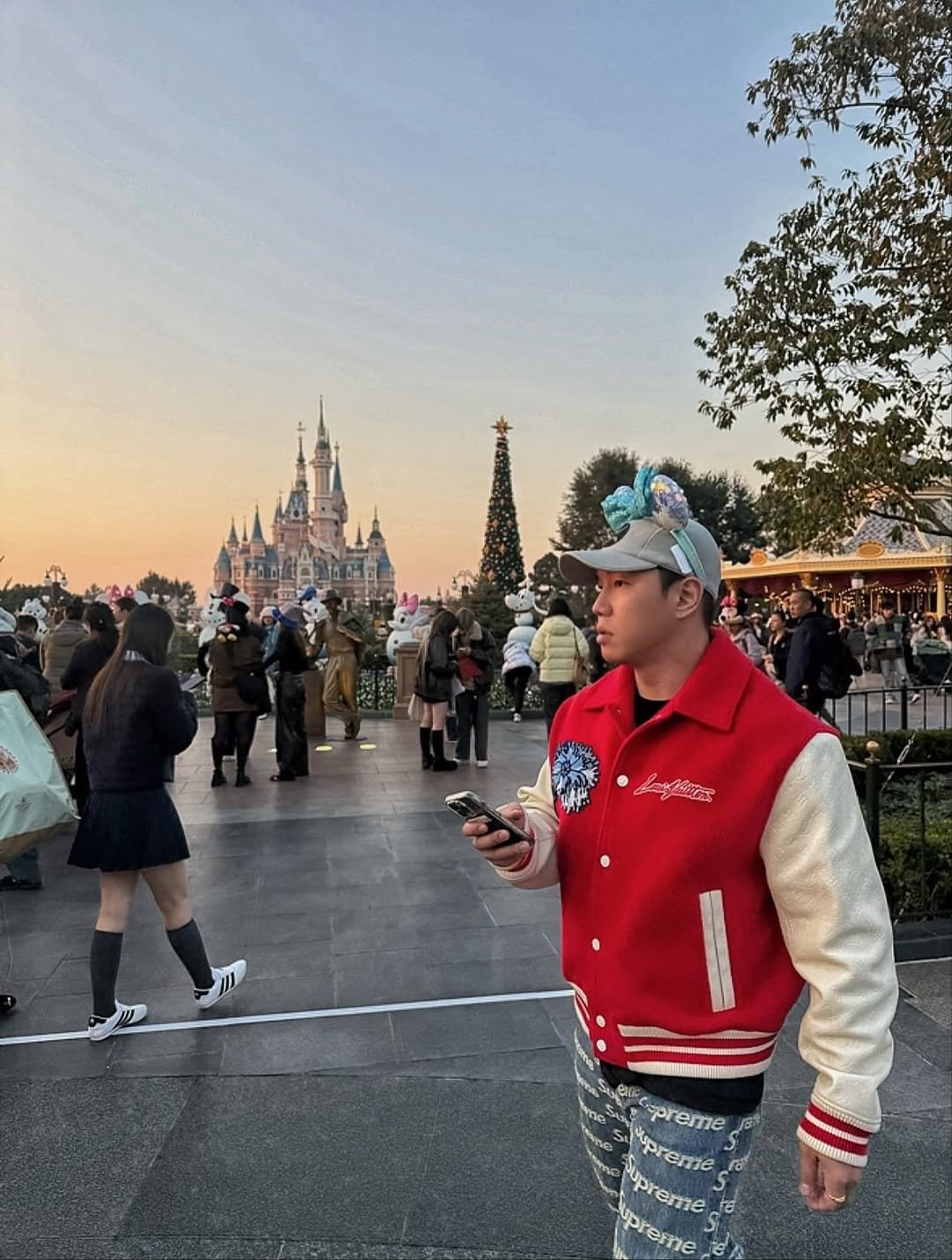 Photo by 우비 (김간장) on March 20, 2026. May be an image of castle and text.