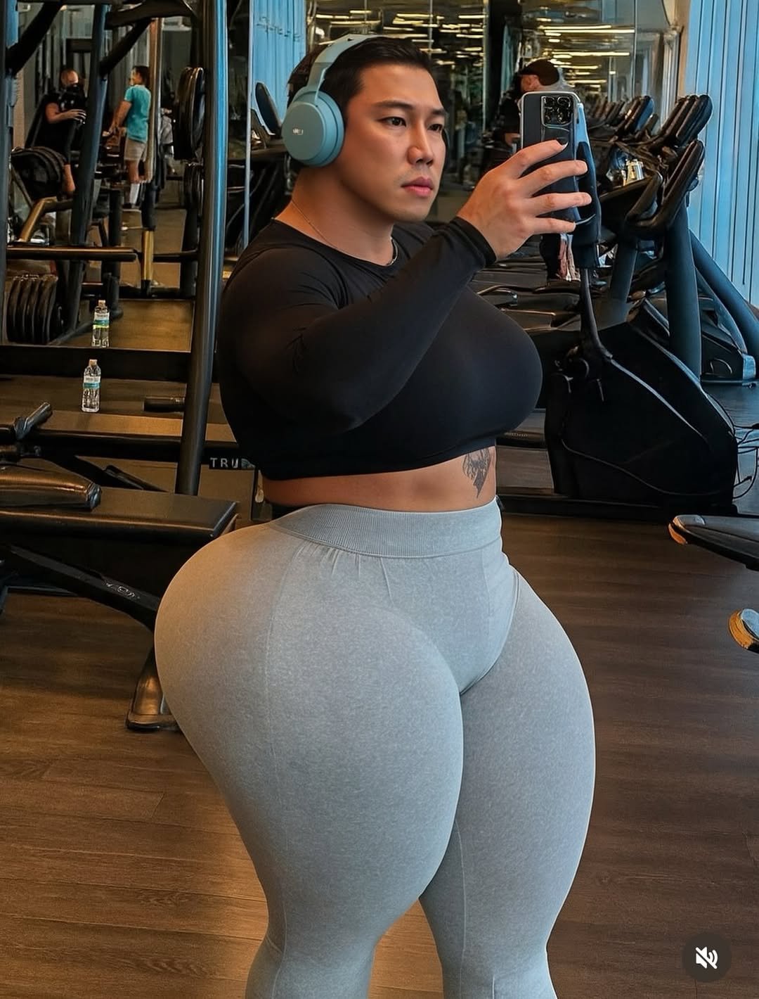 Photo by 우비 on August 26, 2025. May be an image of tights.