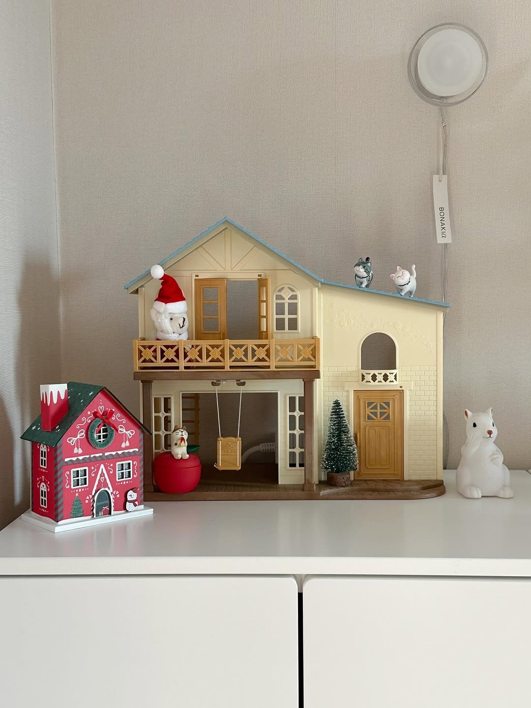 Photo by 우디 | 집꾸미기 | 육아 on January 16, 2026. May be an image of ‎snowman, dollhouse and ‎text that says '‎BONAKIA 之 BON الا 代 مع ਬ 天 ን t-‎'‎‎.