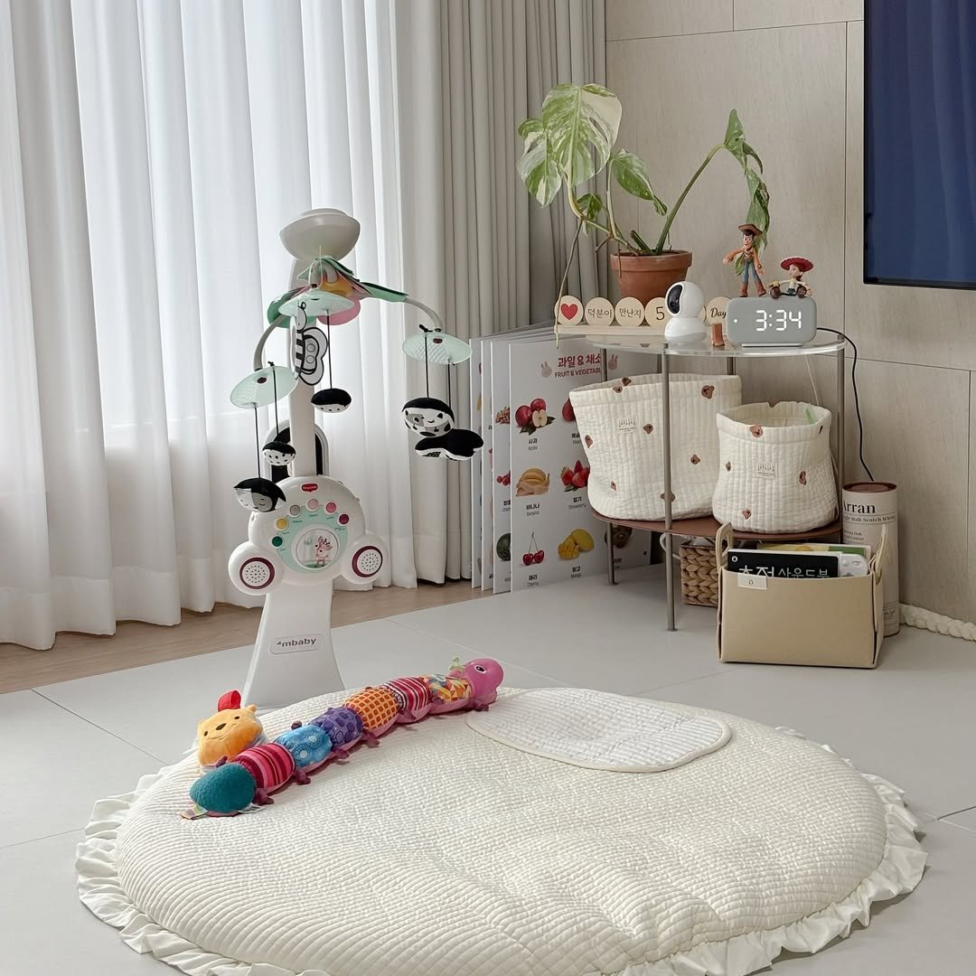 Photo shared by 우디 | 집꾸미기 | 육아 on November 21, 2024 tagging @alzipmat, @lolbaby_official, and @nunuseum_official.