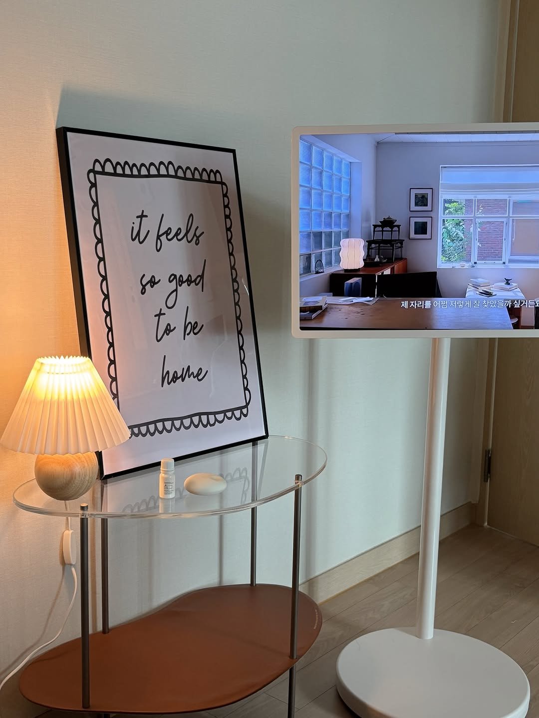 Photo shared by 우디 | 집꾸미기 | 육아 on August 14, 2025 tagging @lgelectronics_kr. May be an image of furniture and text.