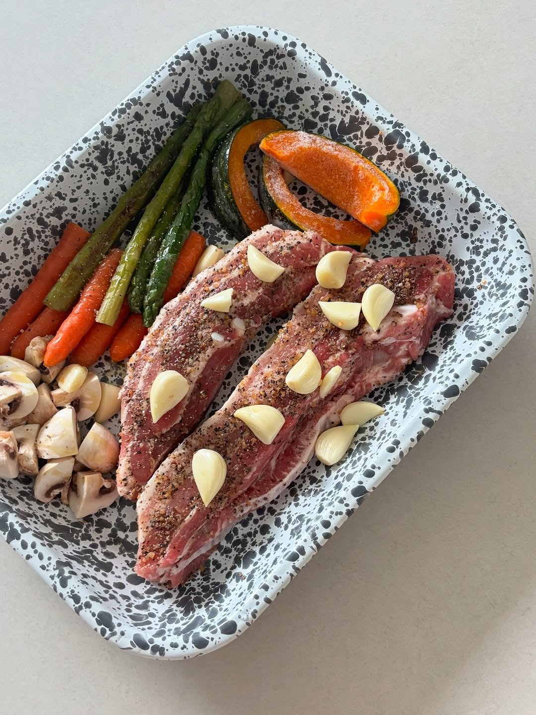 Photo shared by 우디 | 집꾸미기 | 육아 on August 01, 2025 tagging @crowcanyon_co_kr. May be an image of steak, asparagus, pork and text.