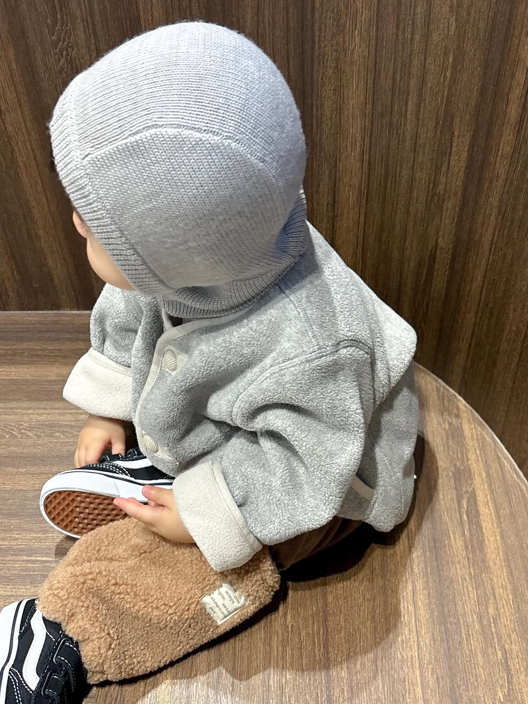 Photo shared by 우디 | 집꾸미기 | 육아 on November 13, 2025 tagging @fubkids, and @luksusbaby_kr. May be an image of baby, duffle coat, snowsuit, fleece, knit, baby shoes and text.