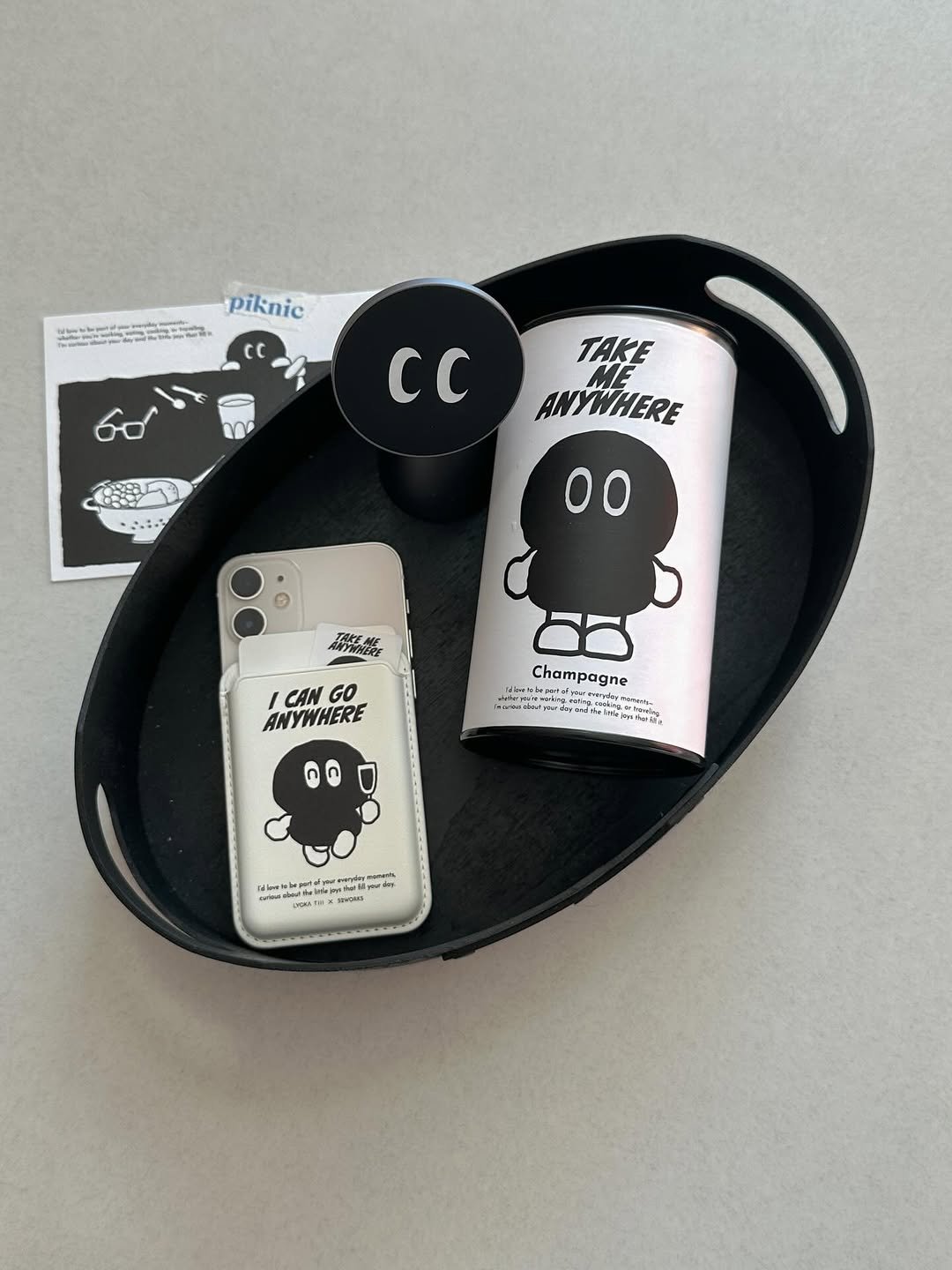 Photo by 우디 | 집꾸미기 | 육아 on December 12, 2025. May be an image of phone, lighter, digital audio player, battery, water bottle, flask, portable cassette player, pencil case and text.