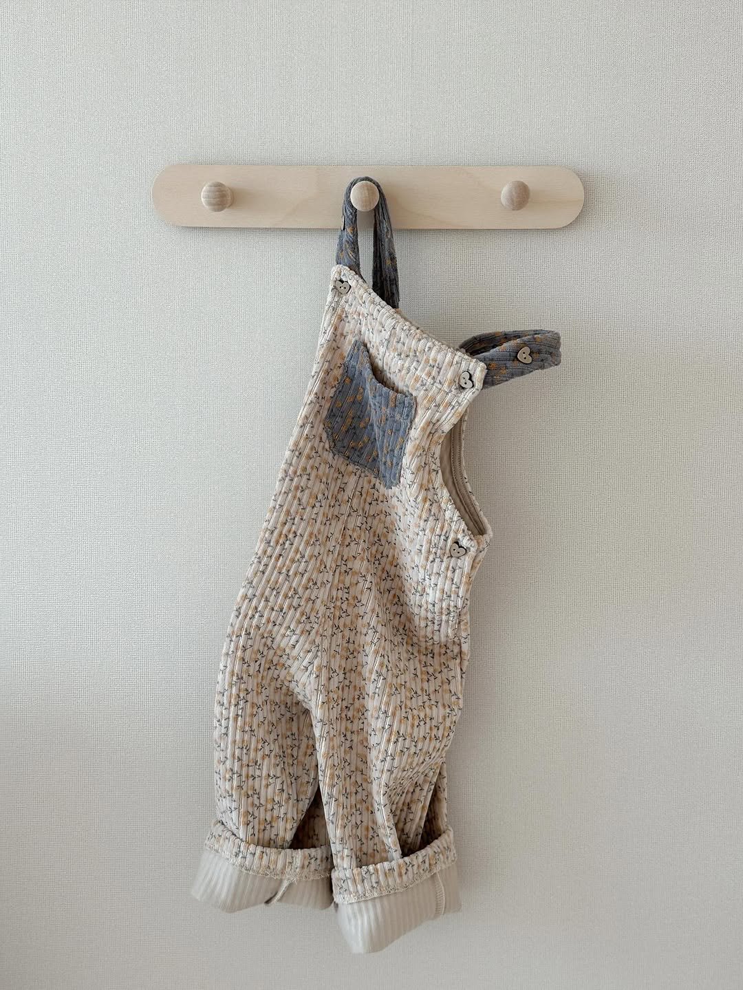 Photo shared by 우디 | 집꾸미기 | 육아 on December 22, 2025 tagging @zarakids. May be an image of sleepwear, towel rack, grocery bag, clothes hanger and text.