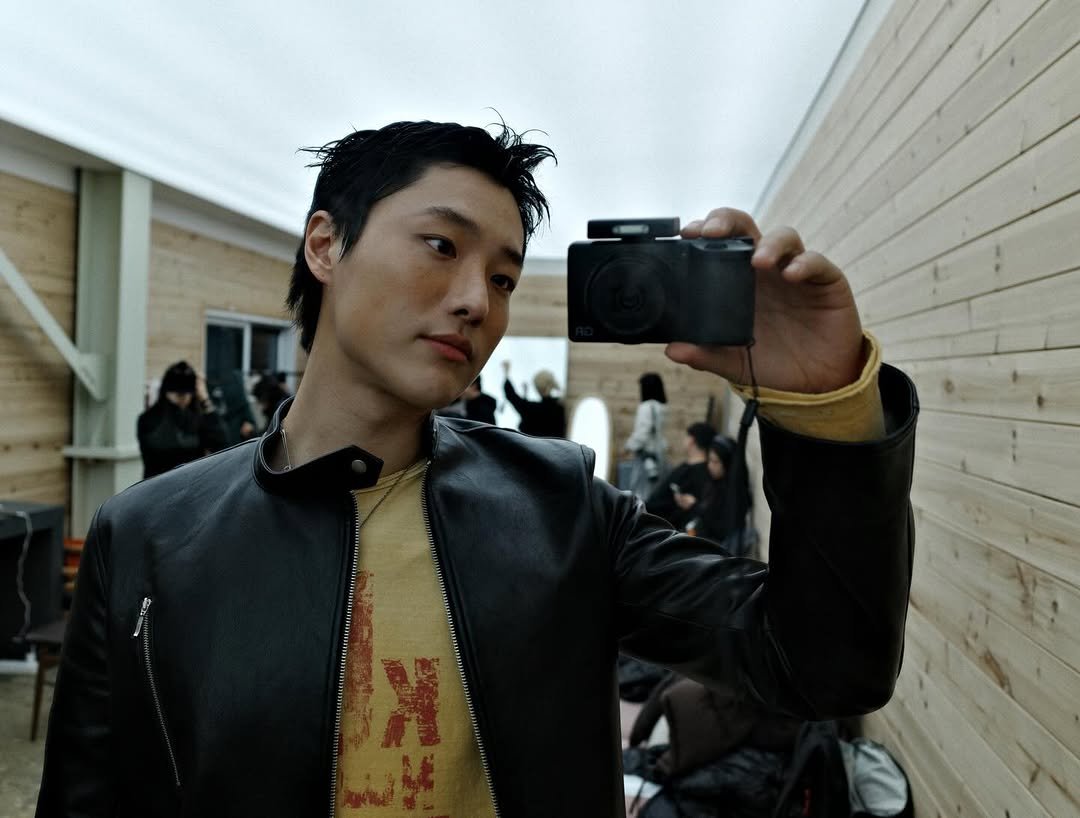 Photo by 𝐖𝐎𝐎𝐃𝐙 on February 13, 2026. May be an image of one or more people, jacket, bolo tie, coat and text.