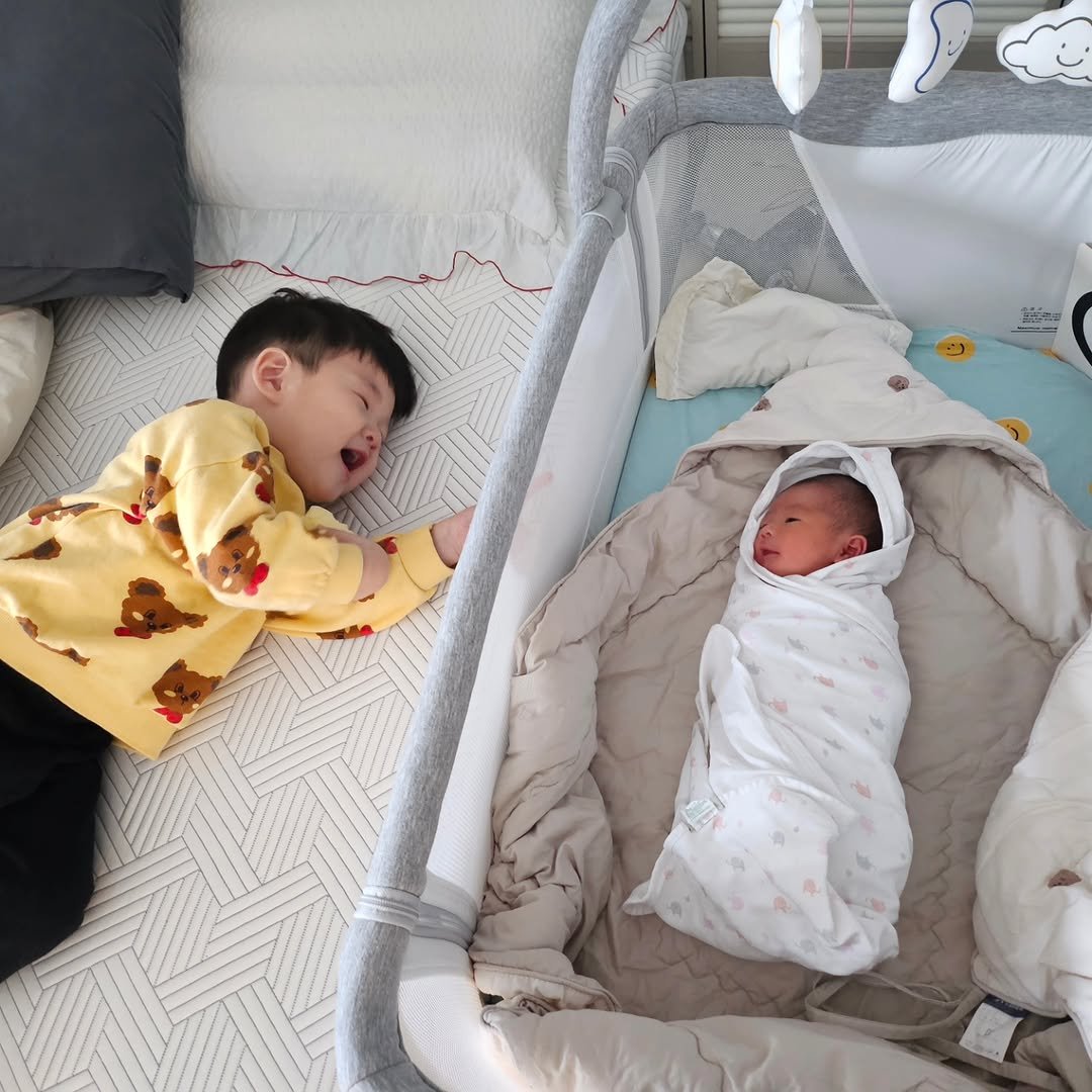 woojin_piglet 게시물 이미지: 2월16일 공주태어난지 7일째🩷

공주 태어나고 병원에서 집에온날 울아들,,...