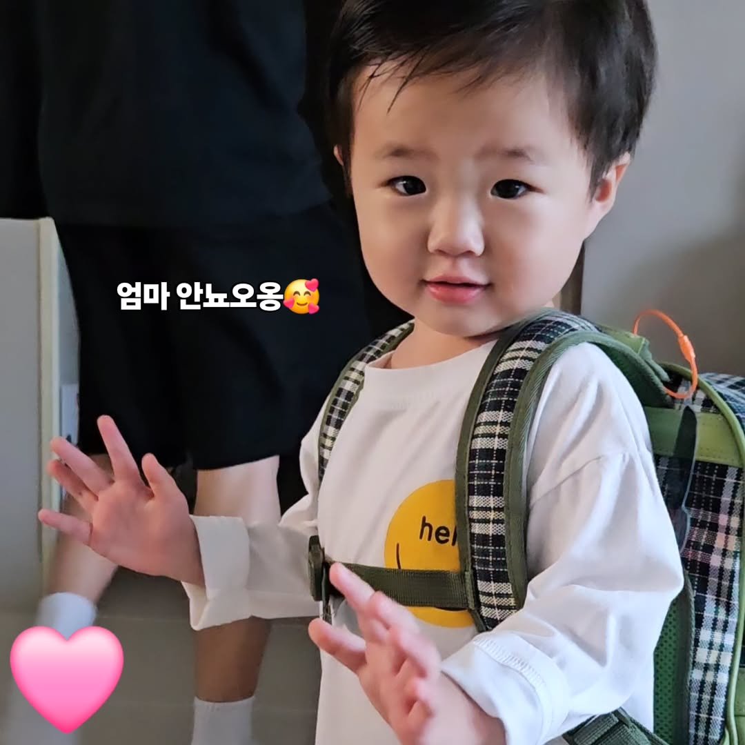 Photo by 🐷피그렛🐷 on October 01, 2025. May be an image of 1 person, baby and text.