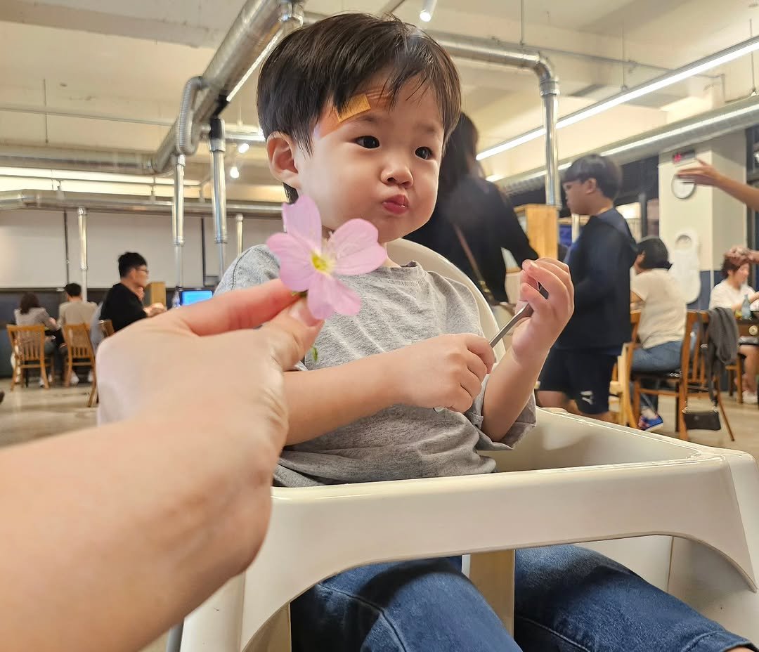 Photo by 🐷피그렛🐷 on October 14, 2025. May be an image of baby.