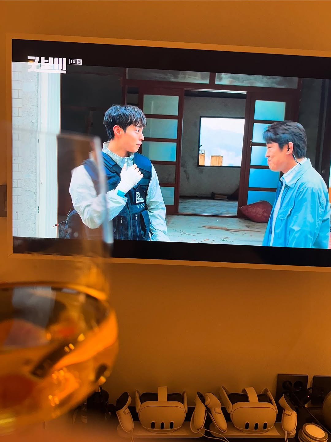 Photo by 나래 박 on May 31, 2025. May be an image of television, wine and wine glass.