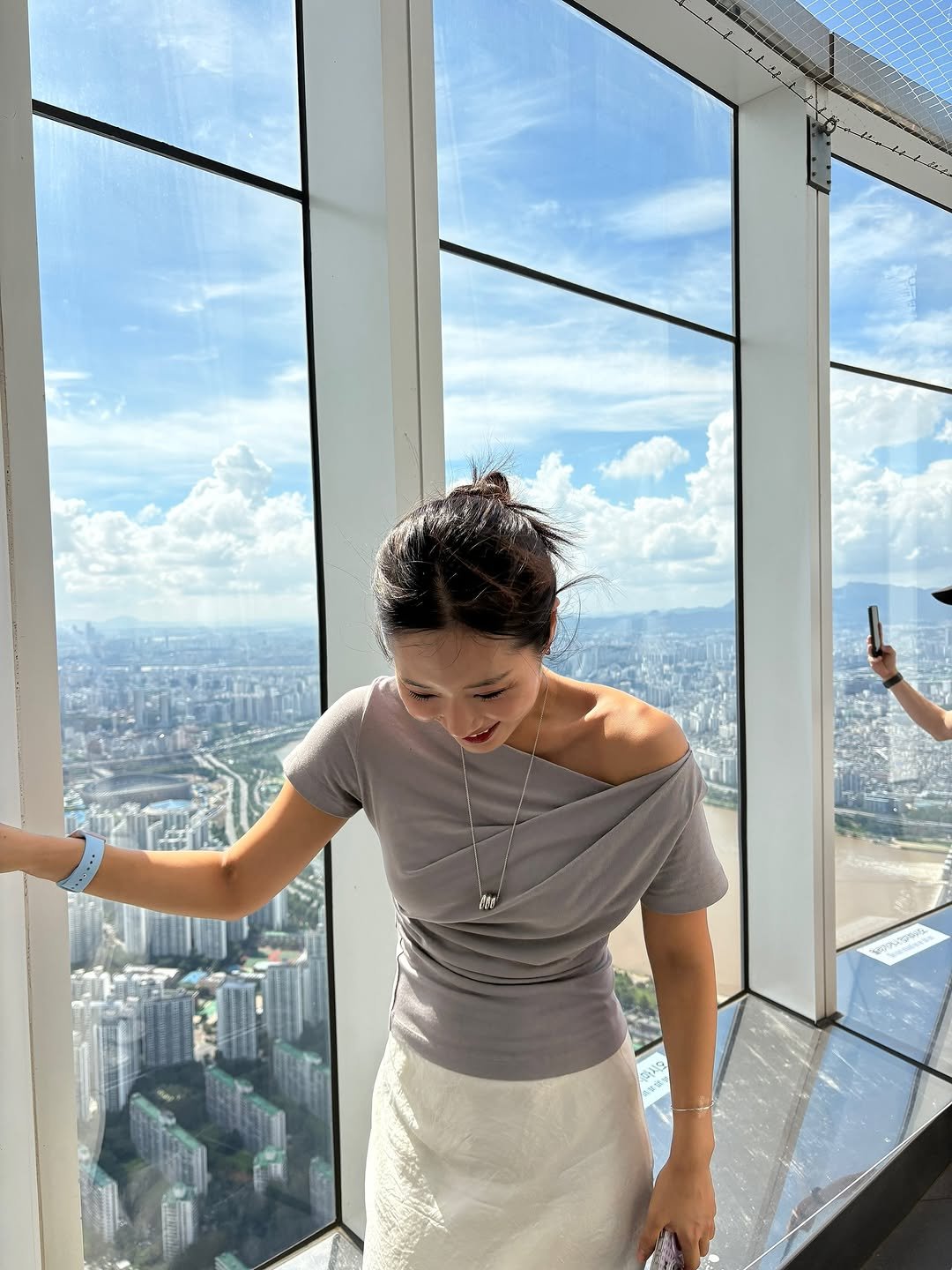 Photo by 우나스 woonas on July 23, 2025. May be an image of 1 person, skyscraper, tower and text.